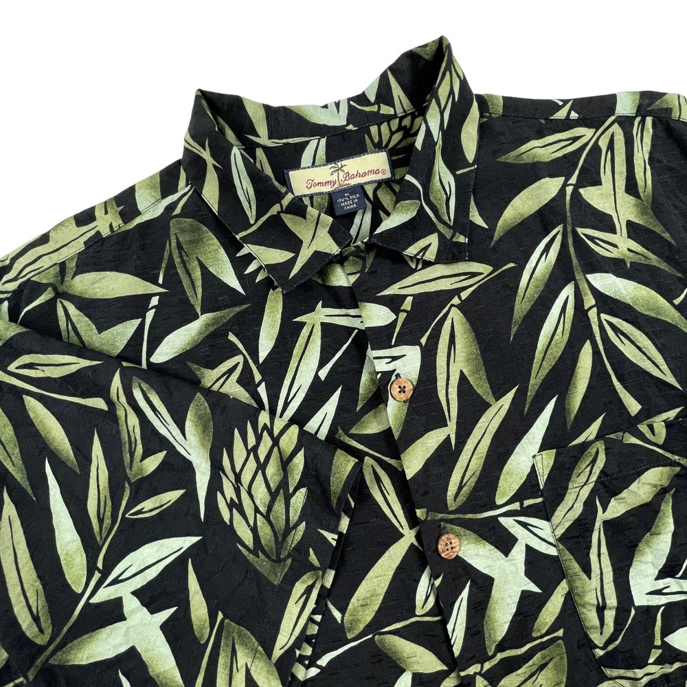 Tommy Bahama Men's Medium Hawaiian Shirt 100% Silk Black Green Leaf Print Camp‎